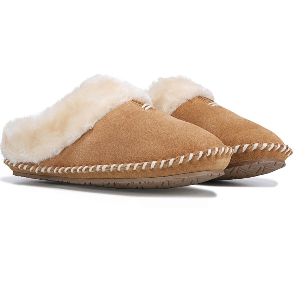 Minnetonka Women's Caitlin Clog Slipper
Shop all Minnetonka Moccasin
